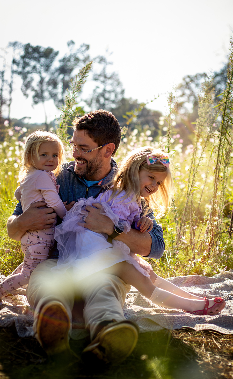 dad with his 2 girls